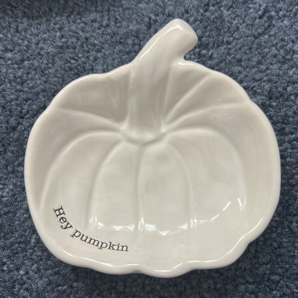 Mud Pie Halloween & Thanksgiving tidbit bowls. Cream colored ceramic novelties. - Picture 5 of 6